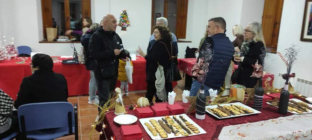 Sanzoles, tarde de mercadillo y café