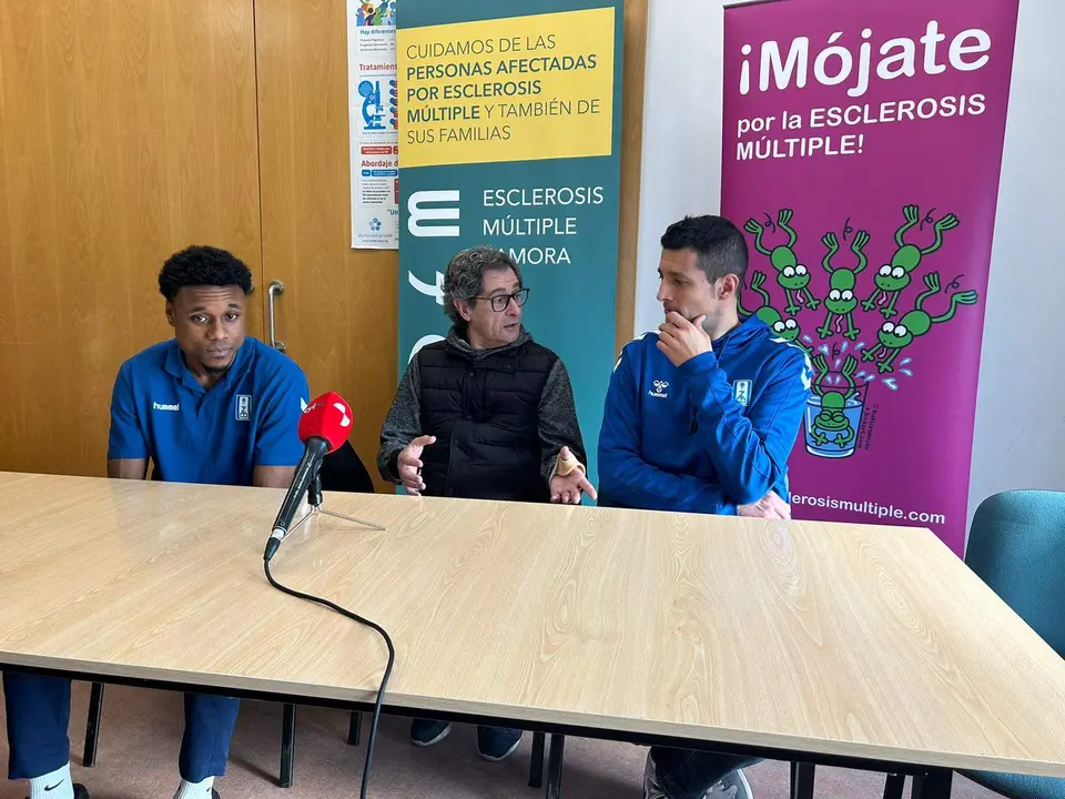 Saulo Hernández y Powell en la sede de AZDEM para la previa del CB Zamora
