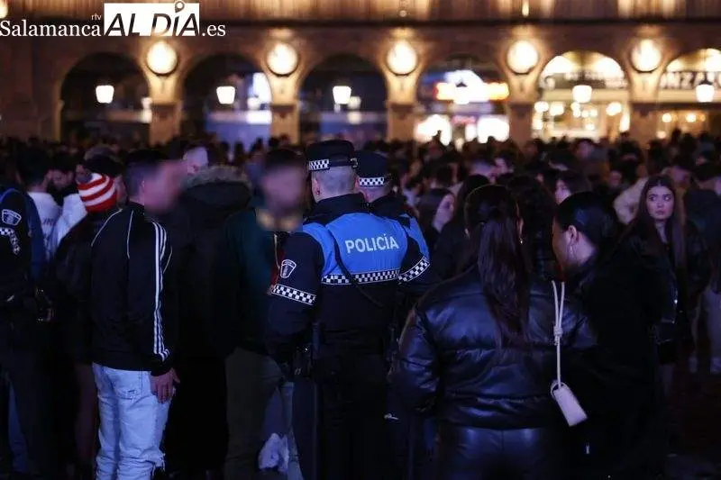 Policía en la Nochevieja Universitaria vía Salamancartvaldia.es