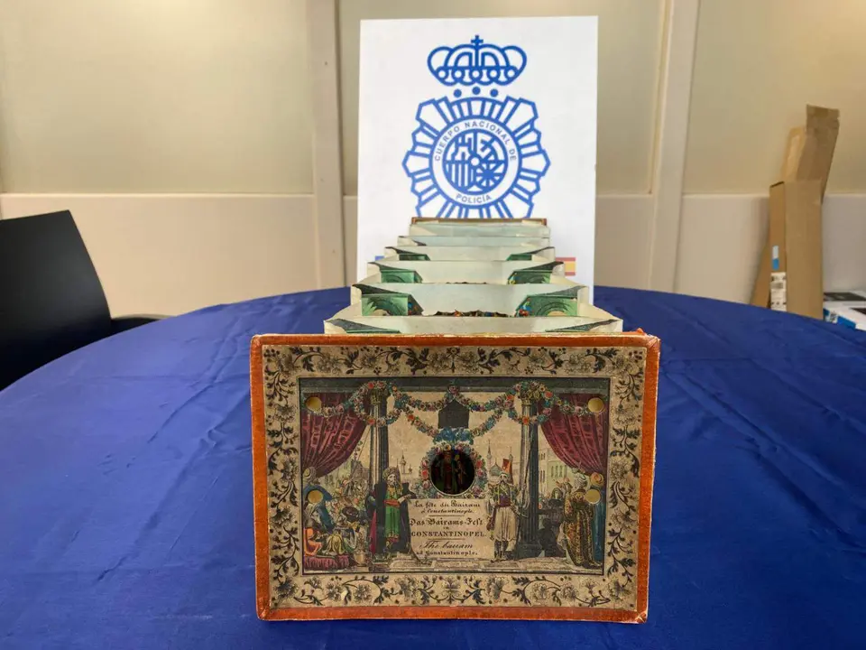 Libro recuperado por la Policía Nacional