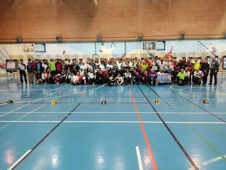 Arqueros participantes en el Torneo de Navidad y Reny Picot