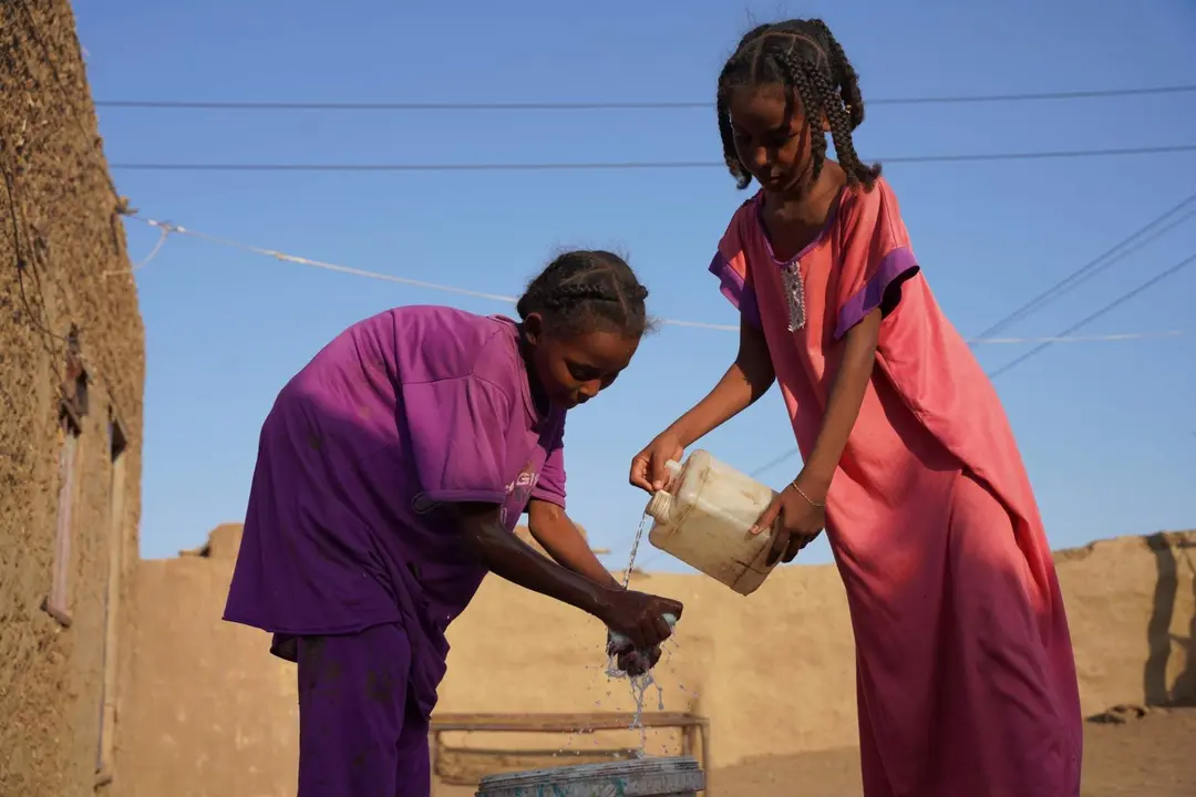 9-year-old Wala from Basout village, Sennar State washes her hands with clean and safe water purified using purification tablet she received from the well.  

At home, she is responsible for collecting water that the family uses for cooking, drinking and other activities. 

Following the cholera outbreak, UNICEF and partners are distributing water purification tablets to households to improve the quality of water used at household level as part of the integrated response.