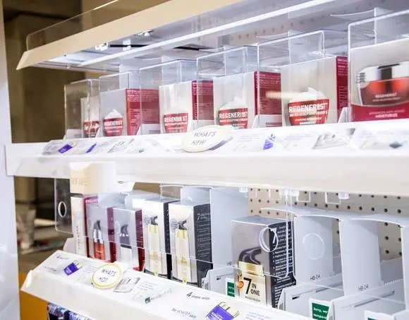 Sección de cosmética en un establecimiento comercial