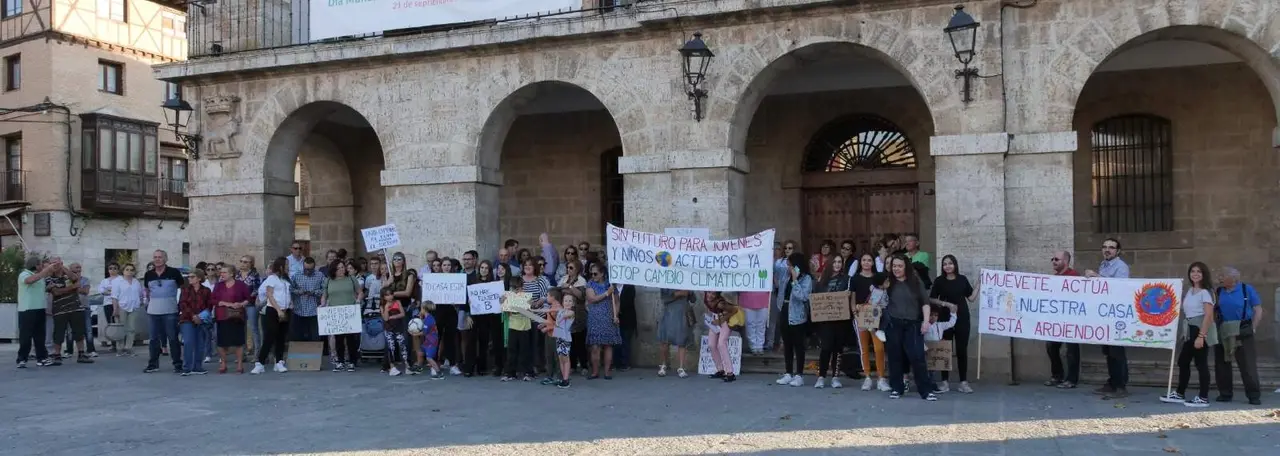 manifestación lo que cuesta la guerra al planeta