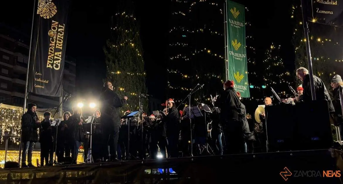 Nacor Blanco hace sonar la música en la Plaza de los Sueños_2