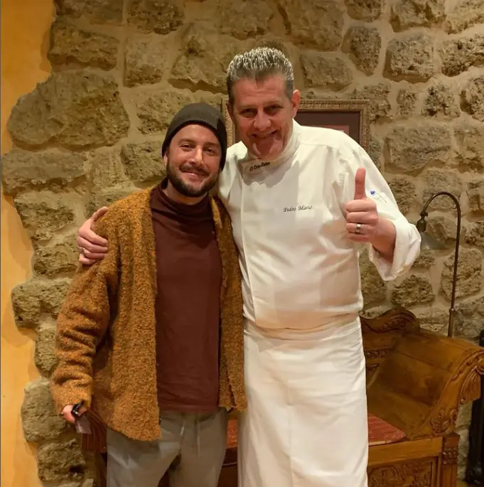 Manuel Carrasco con el chef Pedro Mario del restaurante El Ermitaño