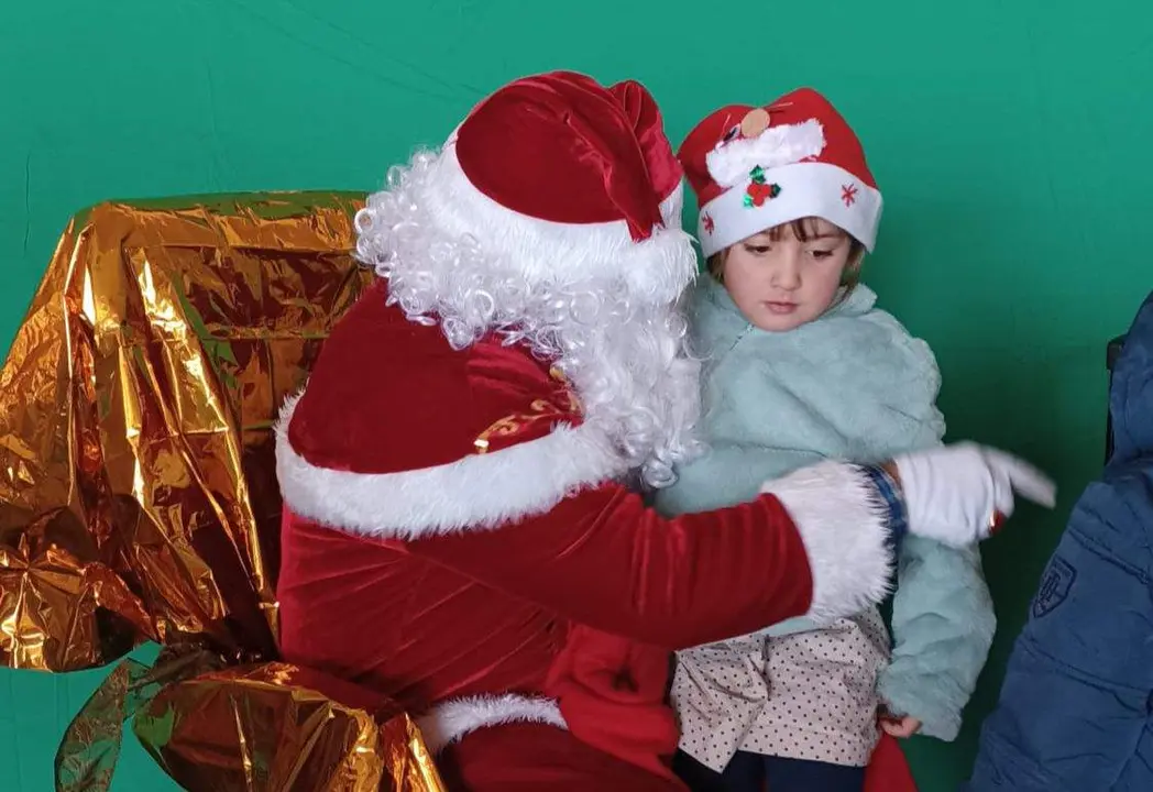 Papá Noel visita el Alejandro Casona (3). imagen de archivo