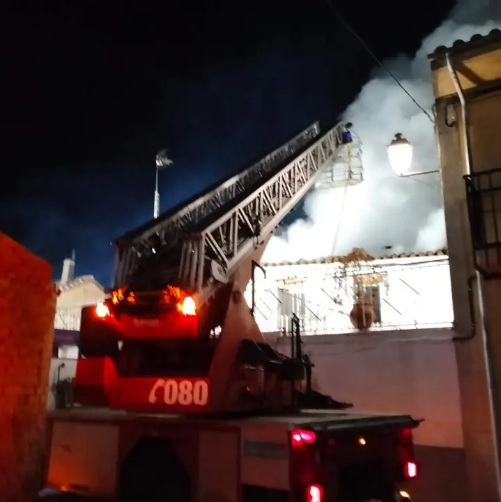 Incendios en una vivienda en Ávila. Fotografía: @EmergenciaAvila