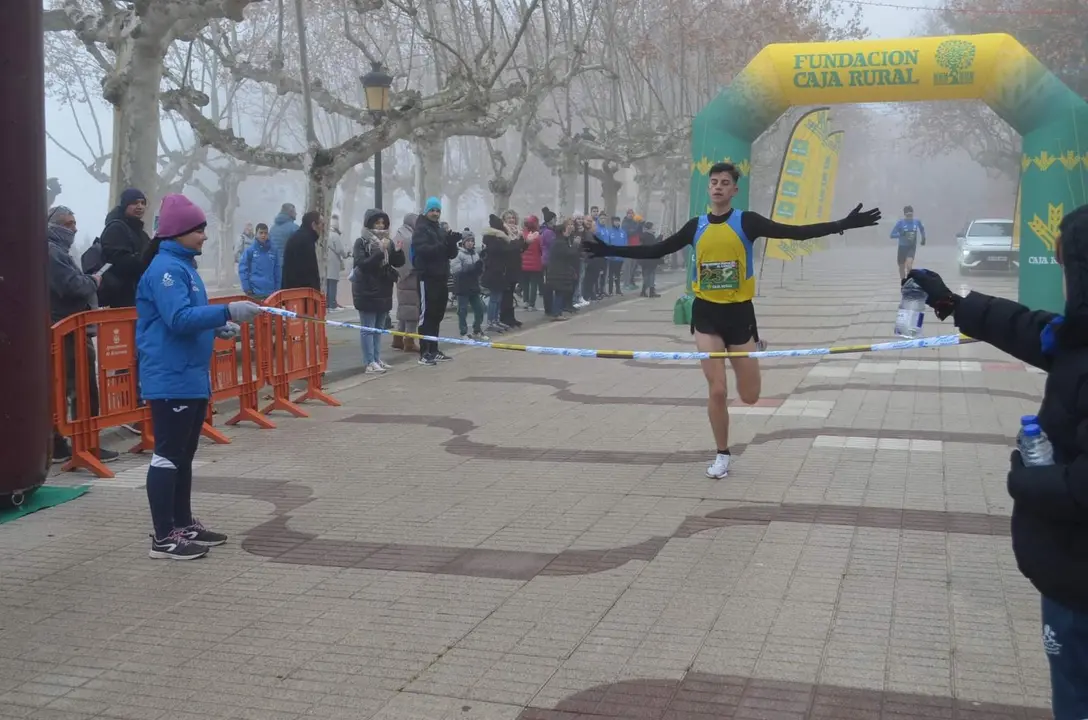 David Campo y Teresa Herráez se imponen en la  Carrera Popular del Caracol Navideño