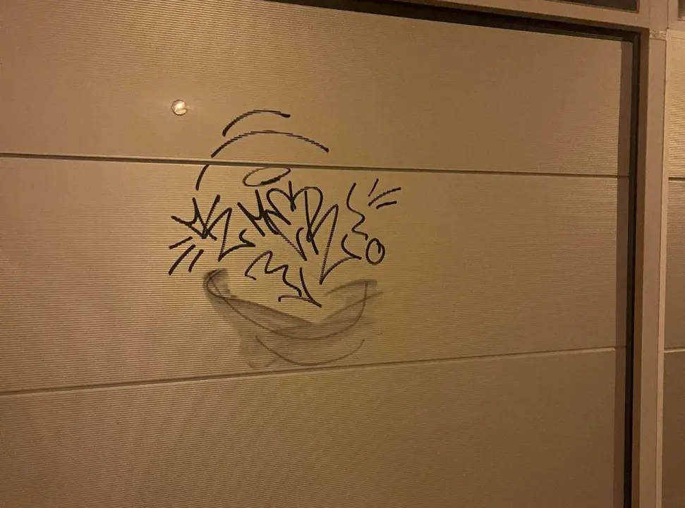 Actos vandálicos en Puerta Nueva. Imagen cedida (1)