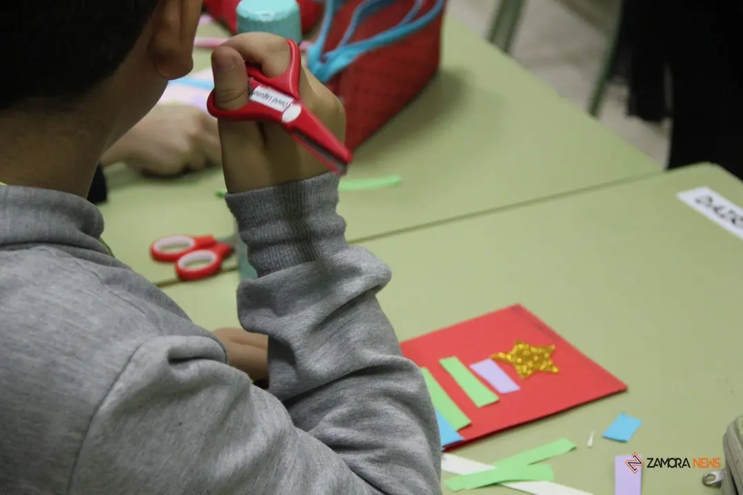 Fotografía de archivo de un alumno zamorano en un programa 'Conciliamos' por Navidad