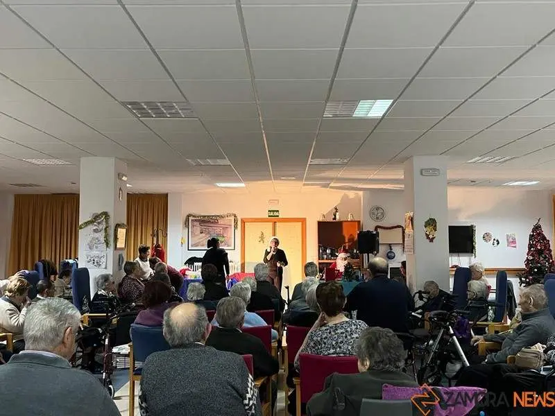 Papá Noel visita la Residencia San Tirso_2