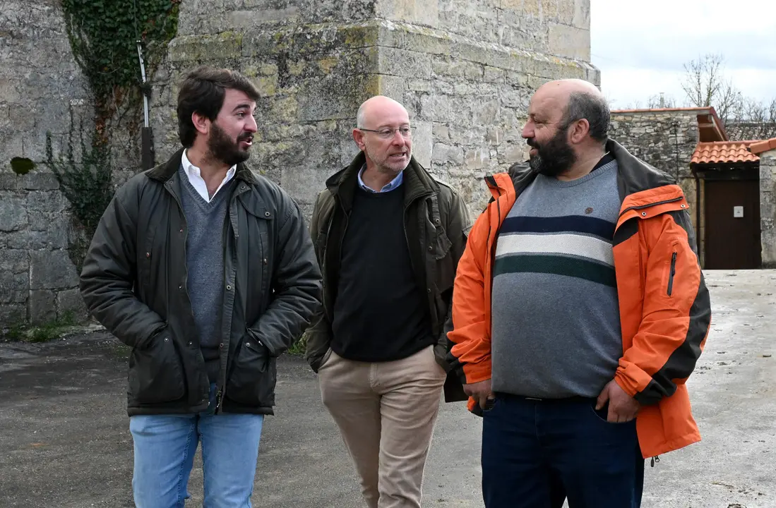 Juan García Gallardo en una visita a una explotación ganadera