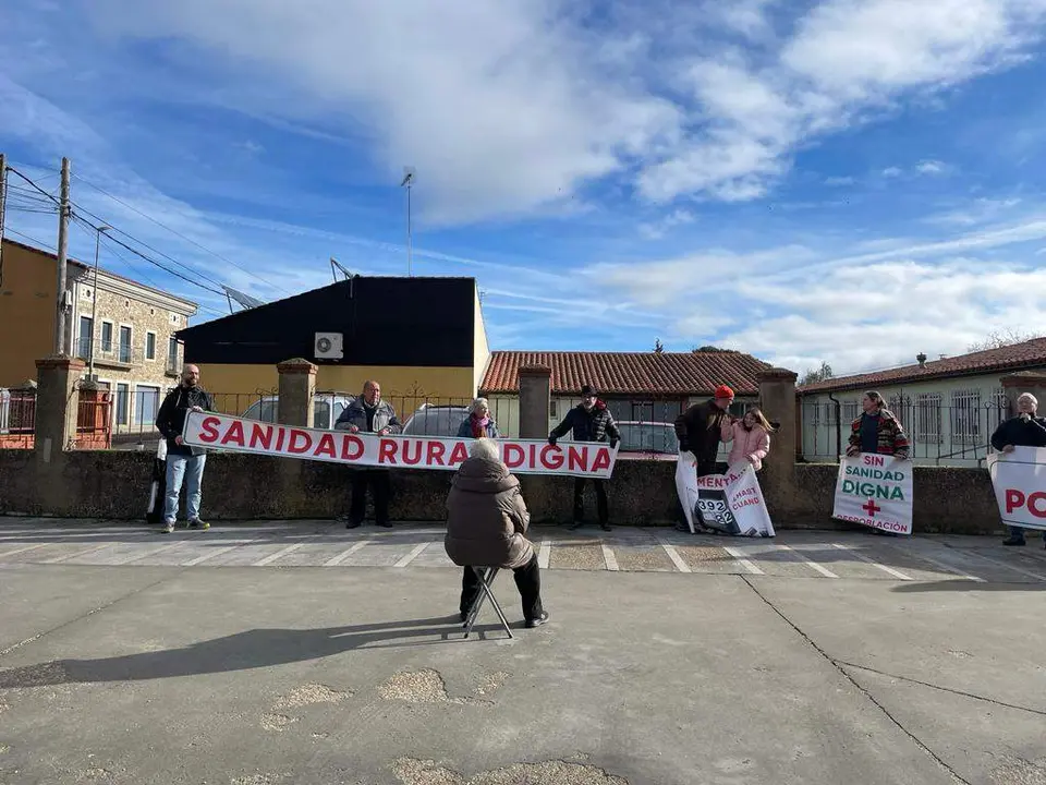 Concentración por la sanidad rural de Sayago