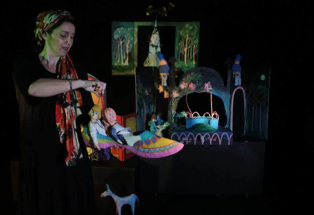 Una versión diferente del cuento “La Cenicienta” llega hoy al Teatro Latorre de Toro (2)