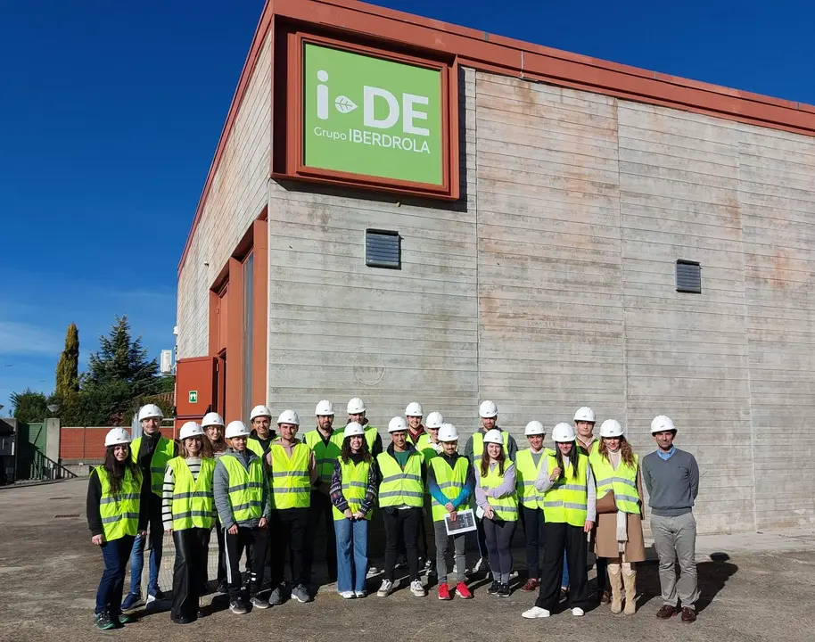 Alumnos ULE visitan la subestación de i-DE Eras de Renueva, León