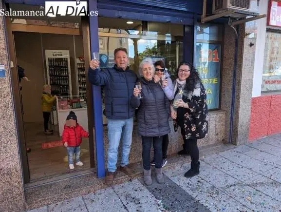 La Administración 101 del Paseo del Rollo ha sido otro de los lugares de Salamanca donde se ha vendido el Primer Premio del Sorteo Extraordinario del Niño. Fotografía: Salamancartvaldía