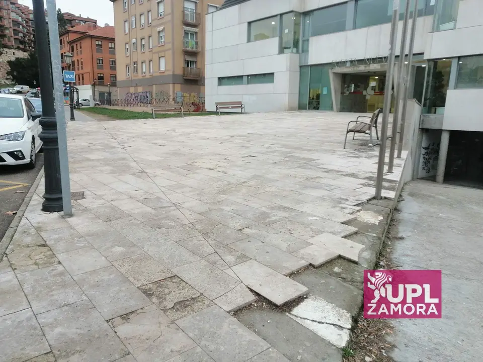 Denuncia estado entorno centro de salud de Puerta Nueva