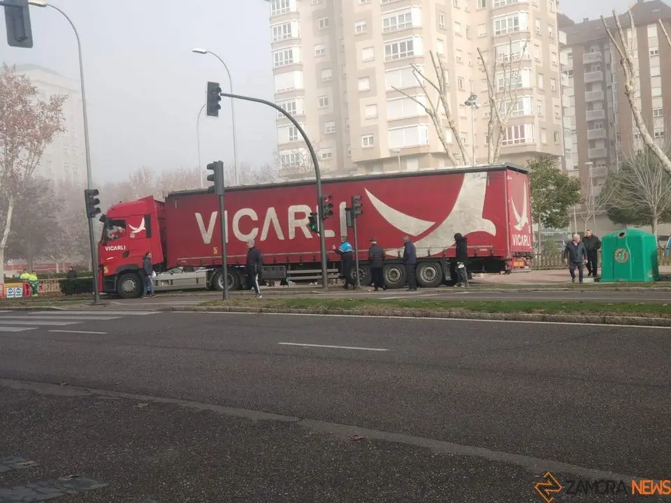 camión atascado en cardenal cisneros