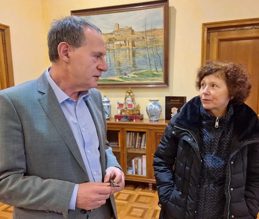 El subdelegado del Gobierno en Zamora, Ángel Blanco, junto a la directora de cine y actriz, icíar Bollaín