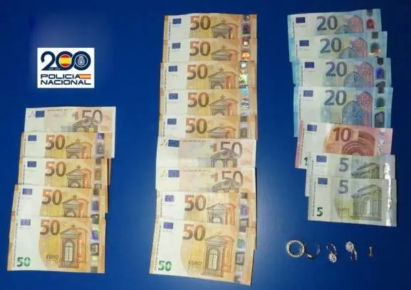 Dinero intervenido por la Policía Nacional, tras la detención de la ladrona que robaba a mayores en Salamanca. Foto Policía Nacional