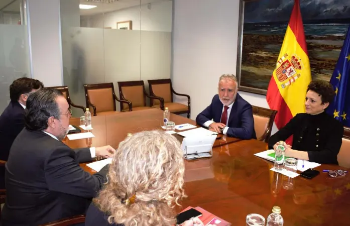 reunión el ministro de Política territorial ha mantenido una reunión con representantes de la ONCE