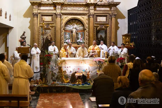 Homenaje al centenario Don Lorenzo Villar Gutiérrez . Fotografía: Interbenavente.es