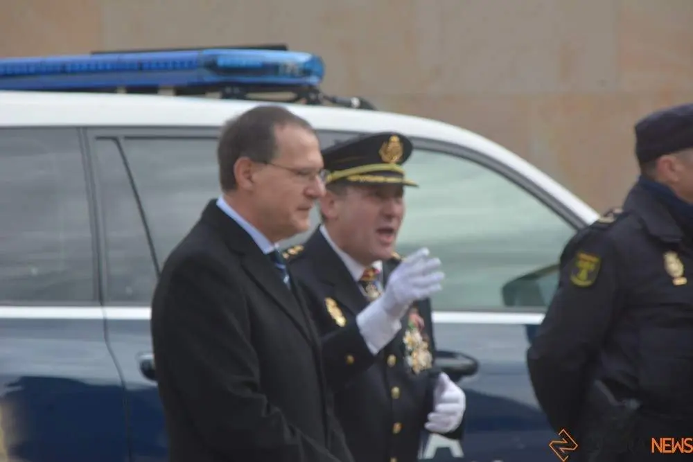 policia 200 aniversario (1)_tn