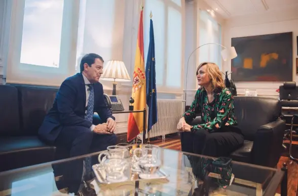 La ministra de Educación, Pilar Algería, y el presidente de la Junta de Castilla y León, Alfonso Fernández Mañueco