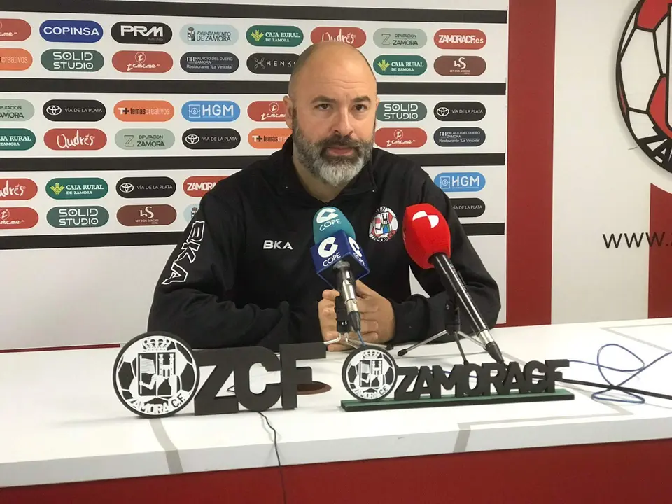 David Movilla ante los medios para analizar el partido ante el Covadonga