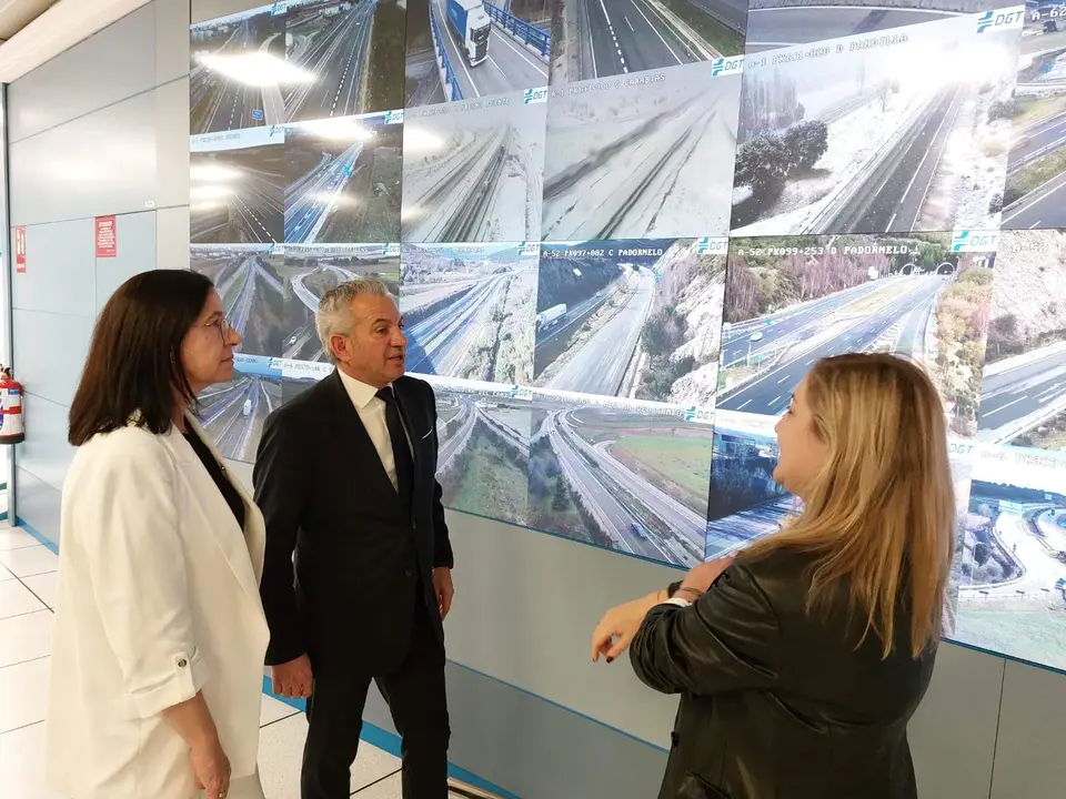 El delegado del Gobierno en Castilla y León, Nicanor Sen, visita el Centro de Gestión de la DGT para conocer de primera mano cuál es la situación actual de las carreteras de la Comunidad afectadas por el temporal de nieve
