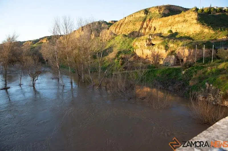 Subida del caudal del río Duero a su paso por Toro (7)
