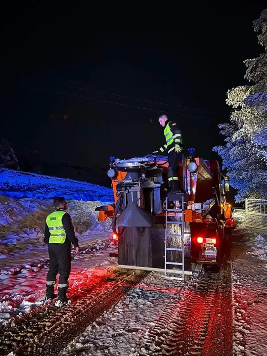 El efectivos del Cuarto Batallón de Intervención de la UME en la N122 de Soria ante el episodio de nevadas