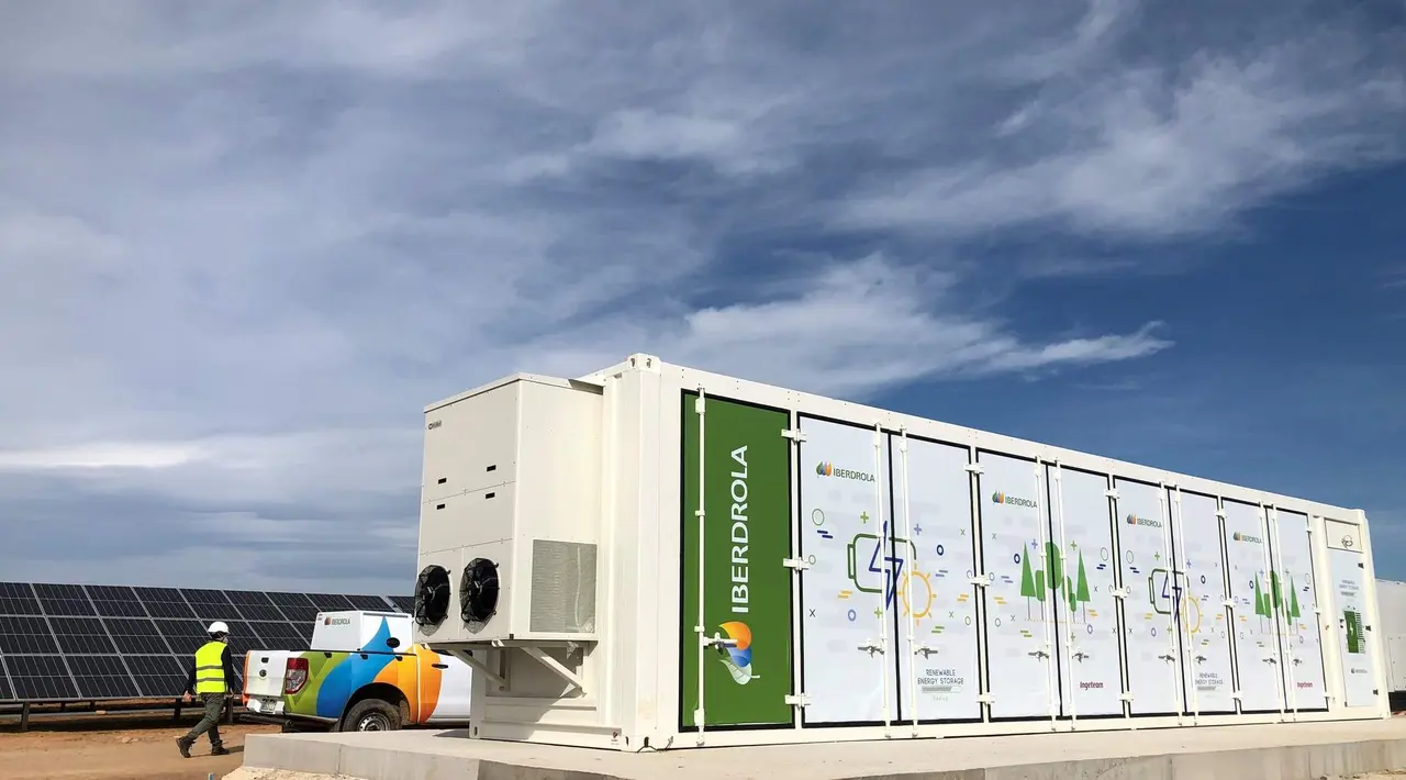 2024-01.- Bateria instalada en una planta fotovoltaica de Iberdrola