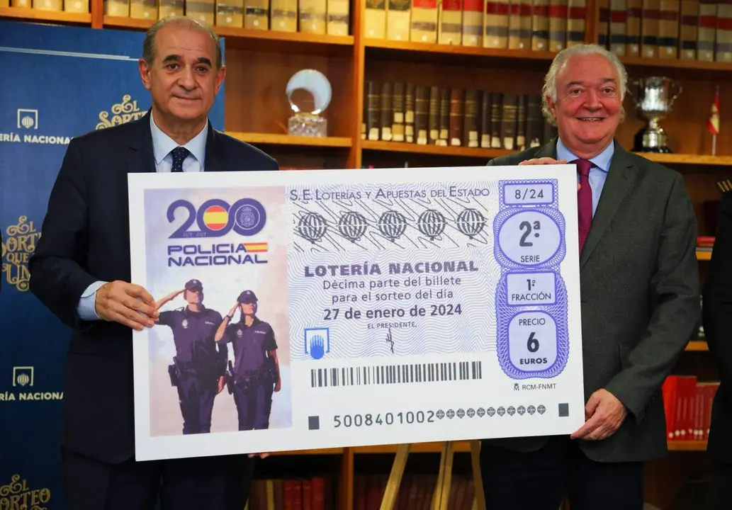 Lotería Nacional dedica un décimo al Bicentenario de la Policía Nacional