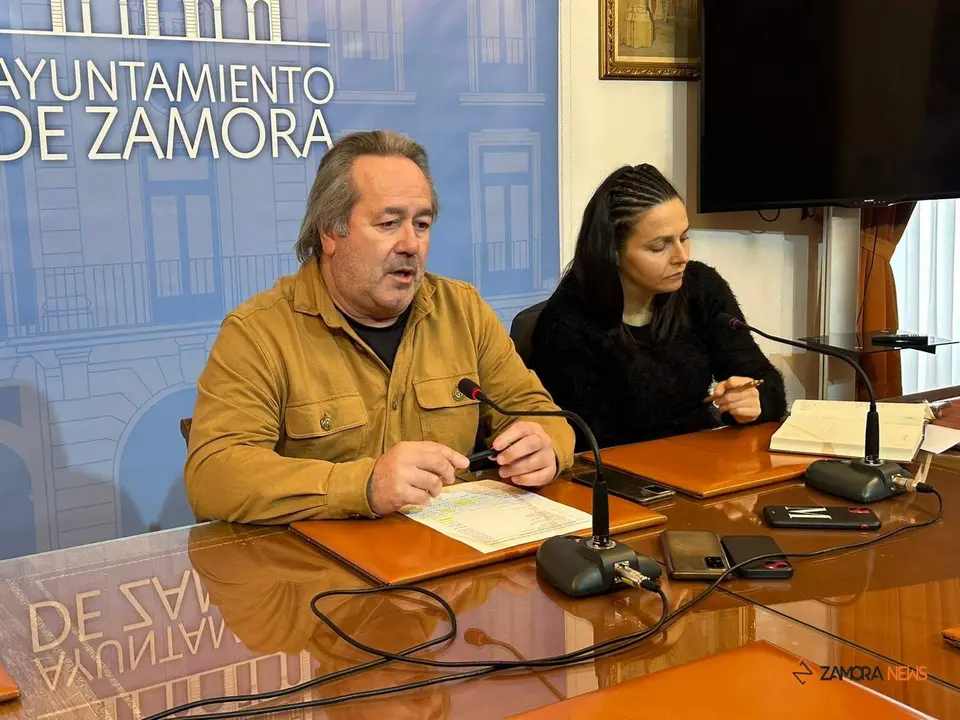 El alcalde del Ayuntamiento de Zamora, Francisco Guarido, y la concejala de Cultura, María Eugenia Cabezas