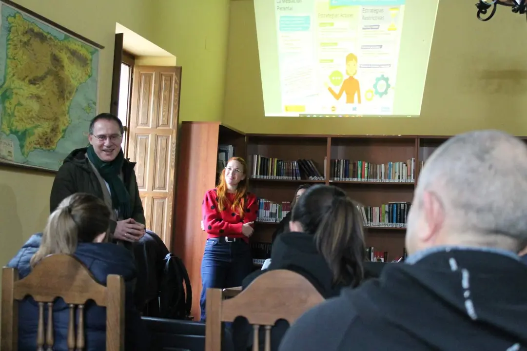 El subdelegado en Zamora visita los talleres en las antiguas escuelas