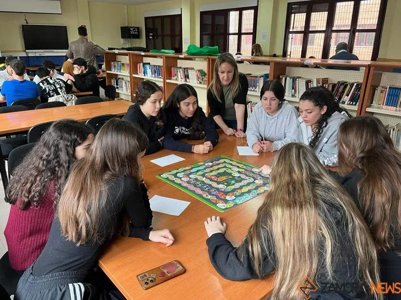 Alumnos del IES Cardenal Pardo Tavera y usuarios del Centro de D&iacute;a de Mayores celebran juntos el &ldquo;D&iacute;a Mundial de la Educaci&oacute;n Ambiental&rdquo;. Imagen de archivo