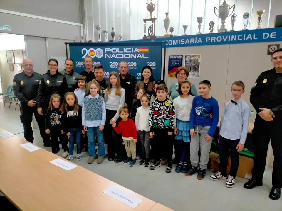 La Policía Nacional de Zamora entrega los diplomas del Concurso de Dibujo