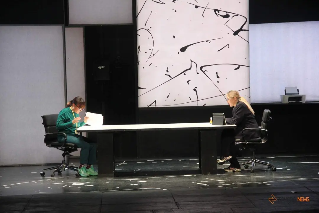 Candela Peña y Pilar Castro en la obra 'Contradicciones' en el Teatro Principal_2