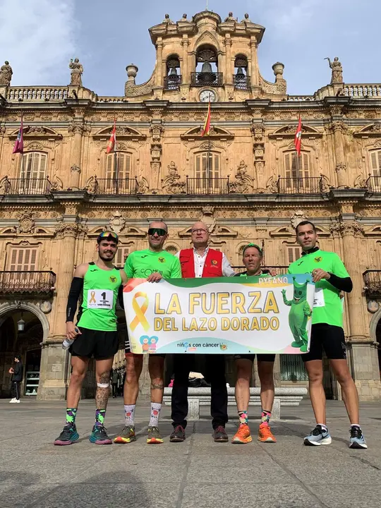 Gaspy, Jota, David y Yago a su llegada a la Plaza Mayor de Salamanca para visibilizar la labora de la asociación PYFANO