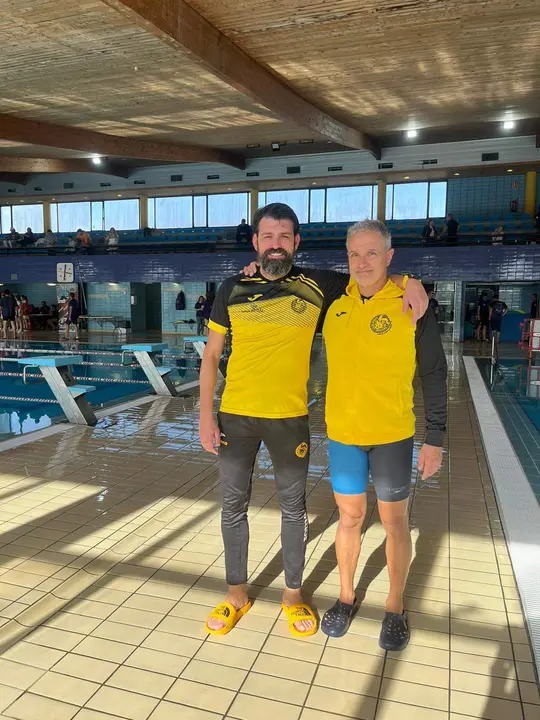 César Tijero y Sergio de Bethencourt del Dragones Caja Rural durante el campeonato de Castilla y León máster de salvamento y socorrismo