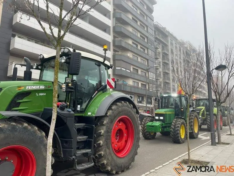 Los tractores salen a las calles de Zamora (11)