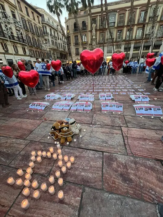 Concentración  en apoyo a la  liberación de los secuestrados en Gaza, celebrada en Málaga. Fotografía: Embajada de Israel