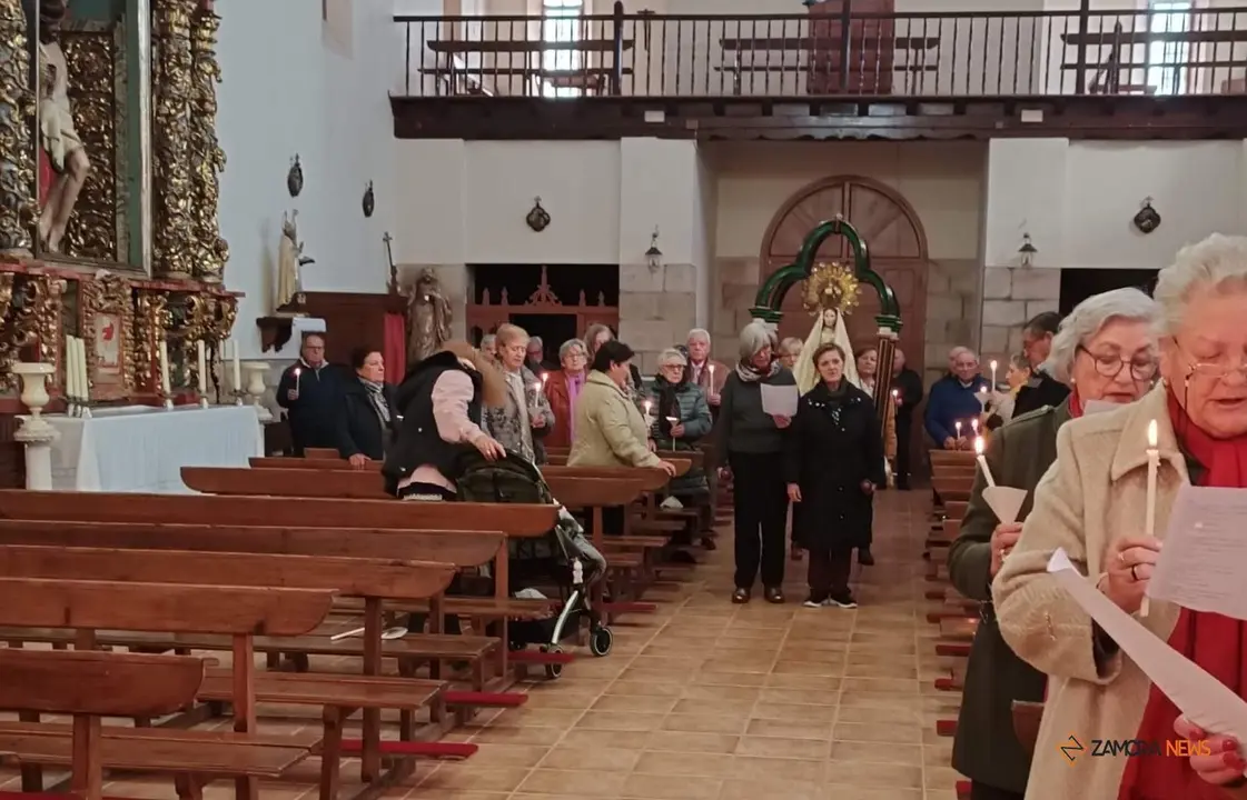 Fiesta de Las Candelas en la Iglesia de Granja de Moreruela. Imagen de archivo