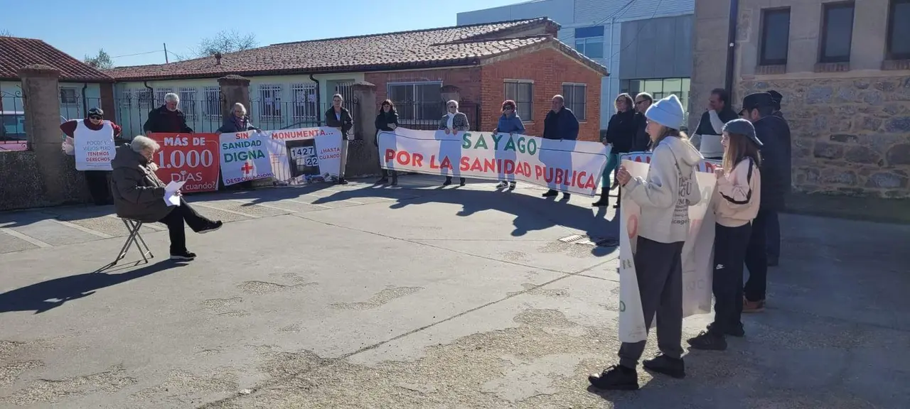 Concentración número 125 de la Plataforma en Defensa de la Sanidad Pública de Sayago. Fotografía: CEDIDA