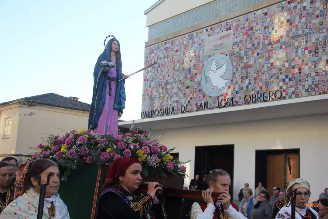 Las águedas de San José Obrero desfila en su 15 aniversario
