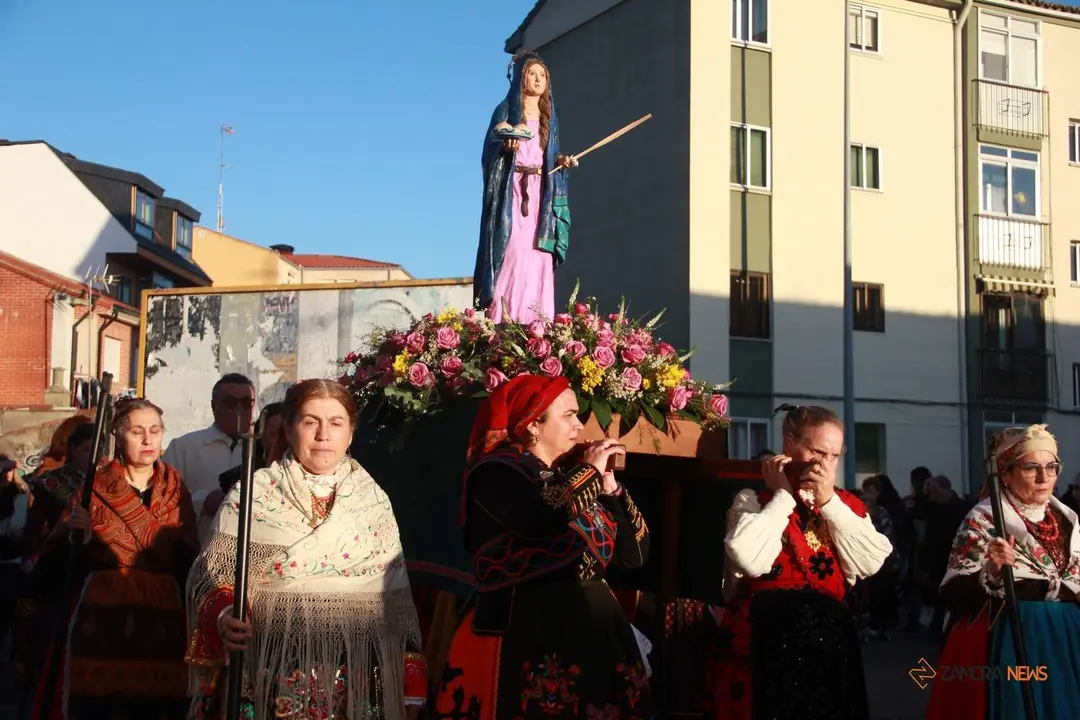 Las águedas de San José Obrero desfila en su 15 aniversario