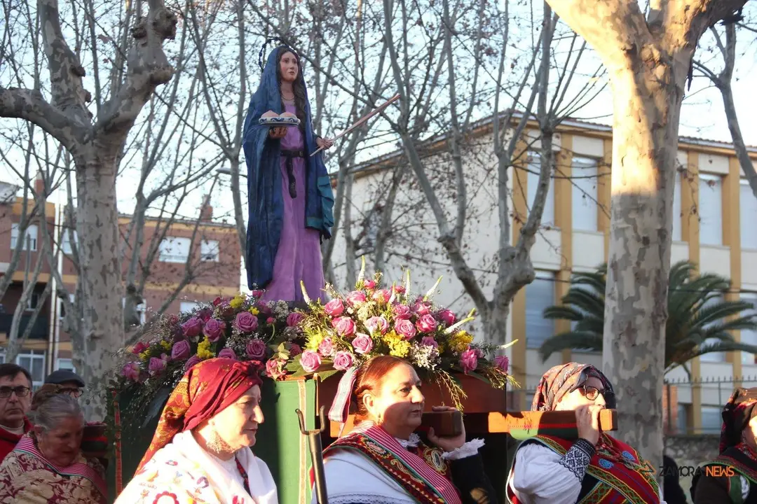Las águedas de San José Obrero desfila en su 15 aniversario