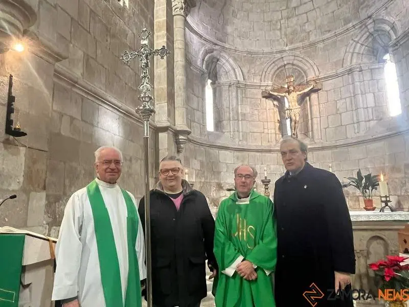 La Cofradía de la Santísima Resurrección restaura la cruz parroquial de la parroquia Santa María de la Horta_2